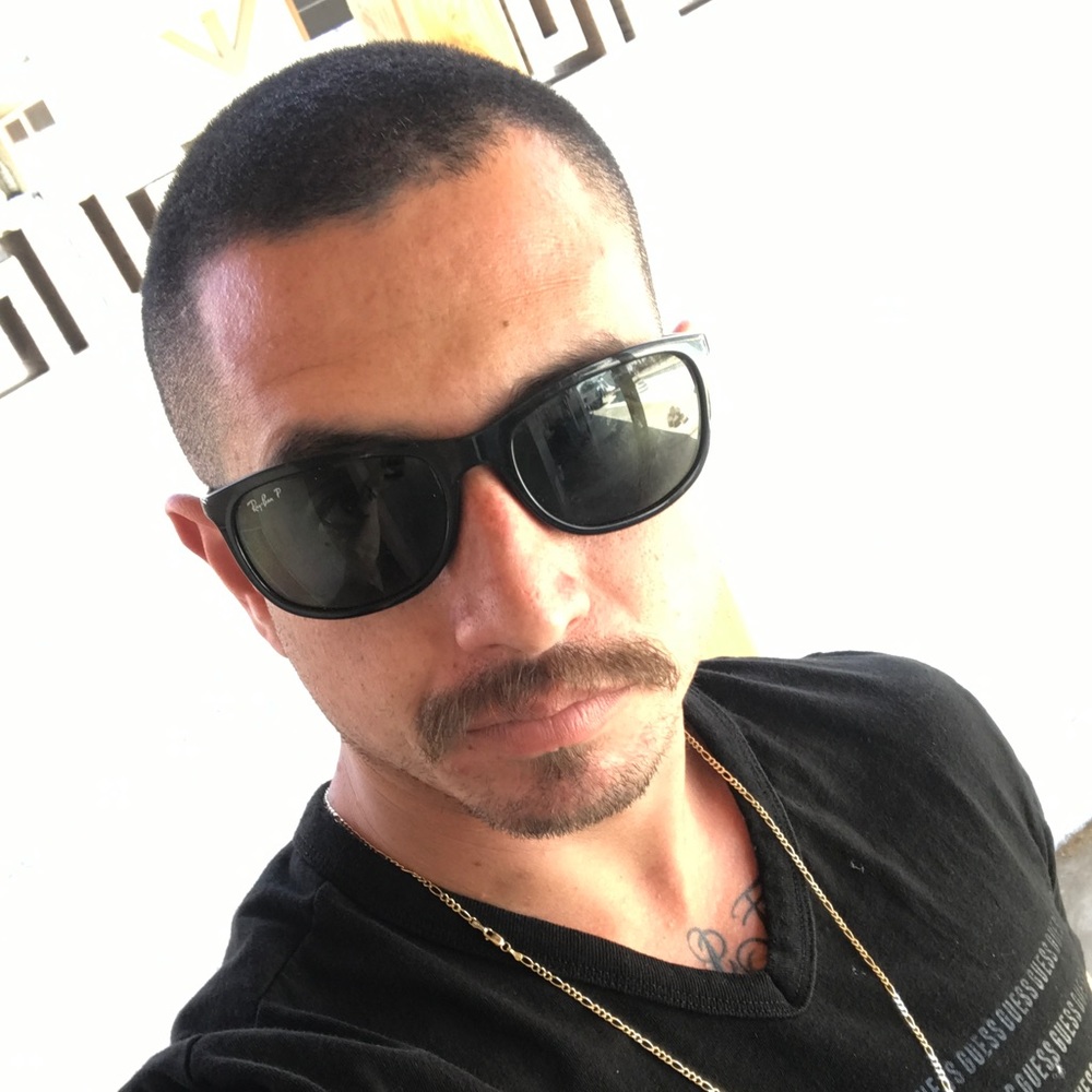 Meet your Posher, Elias